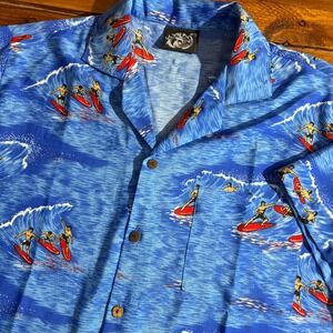 Uluwatu‎ Button Up Shirt Men's Small Blue Surfer Wave Tropical Microfiber Bali